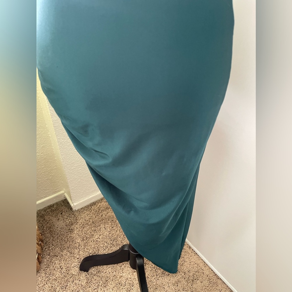 Dress - Picture 9 of 10